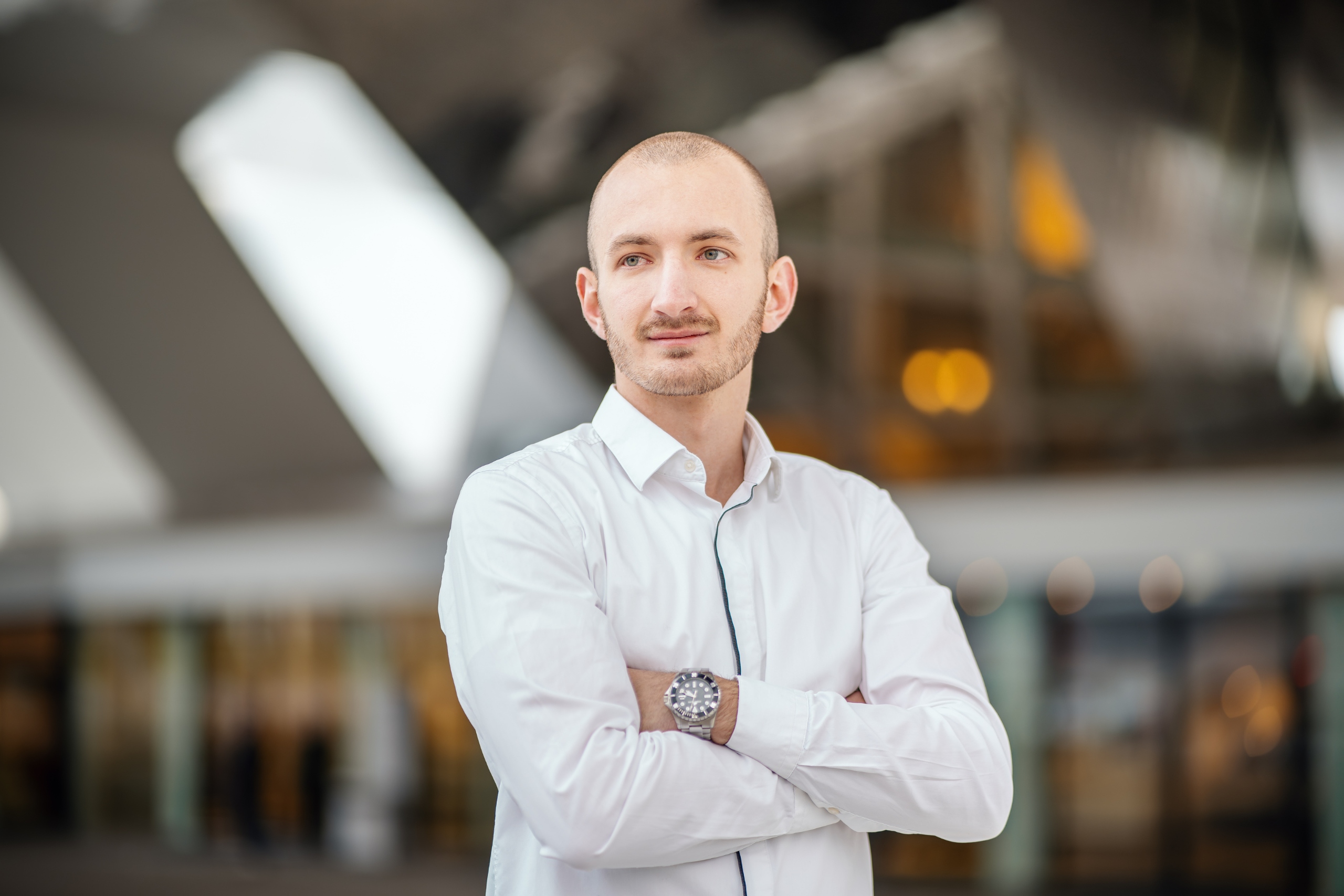 Leon H&uuml;ttl, Inhaber von Marketing-Brand&reg;, spezialisiert auf Webdesign, Online-Marketing und digitale Strategien
